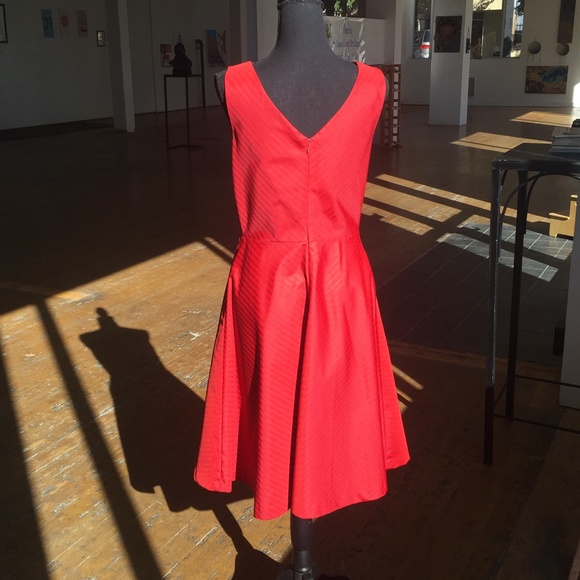 Two-tone red and burgundy Isaac Mizrahi retro inspired dress - Picture 6 of 7